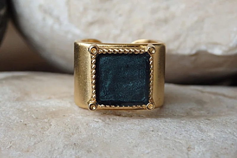 trendy wedding rings for women -Square Signet Ring