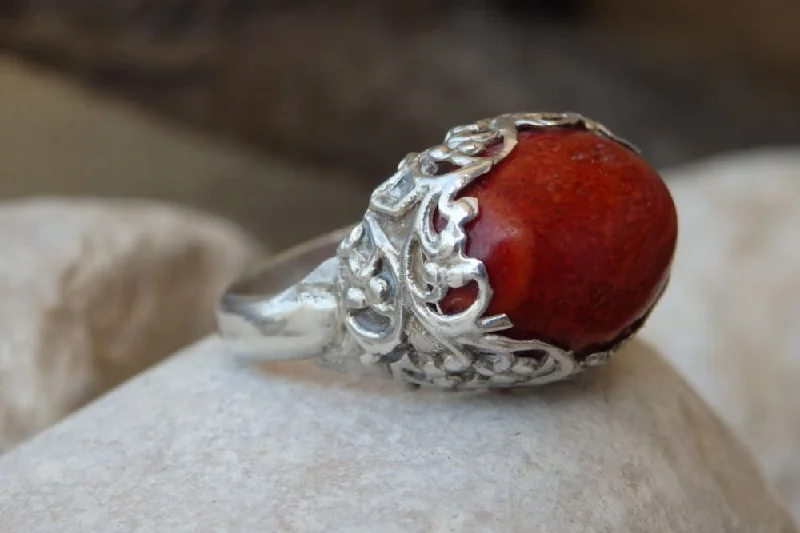 vintage-inspired wedding rings -Coral ring